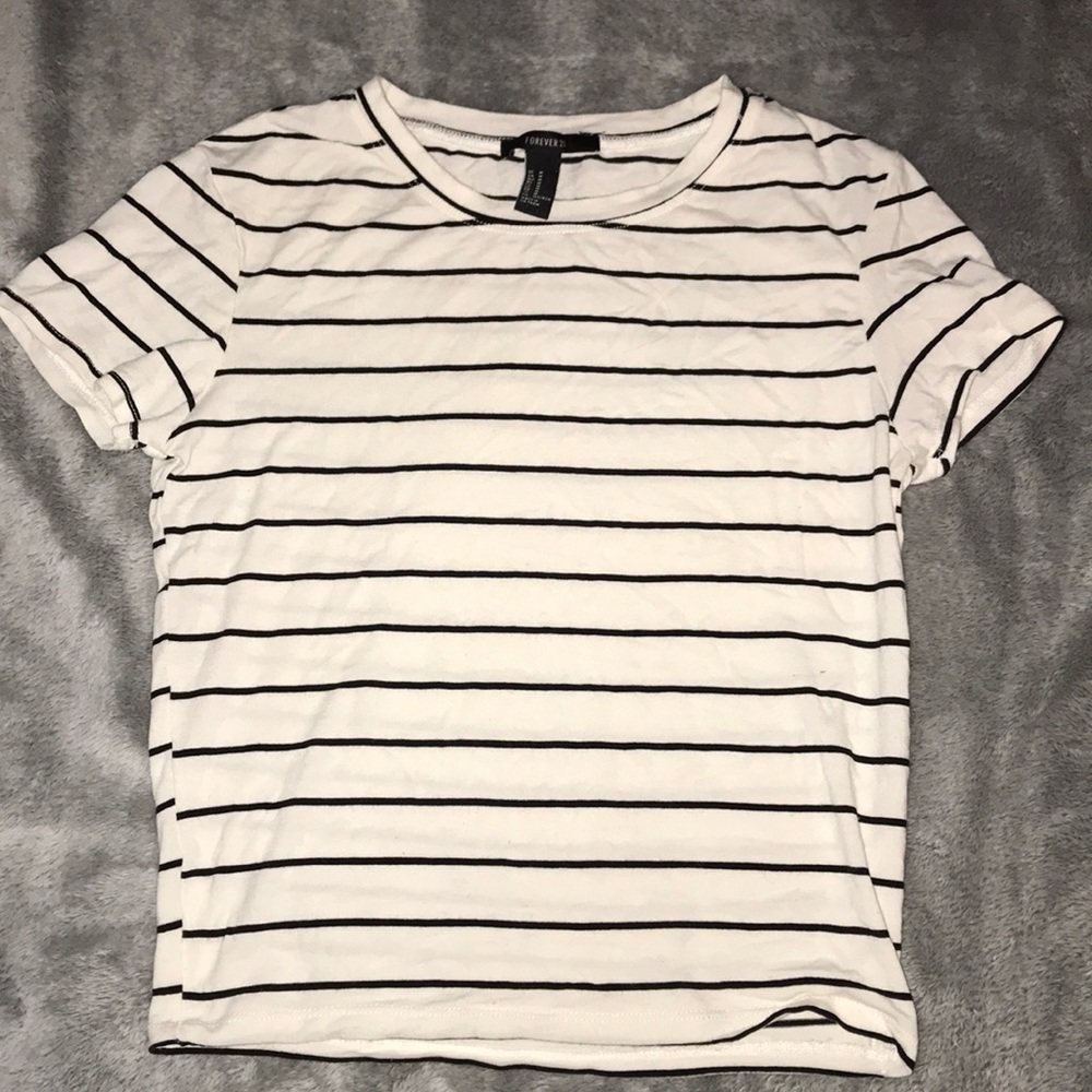 Short sleeve tee